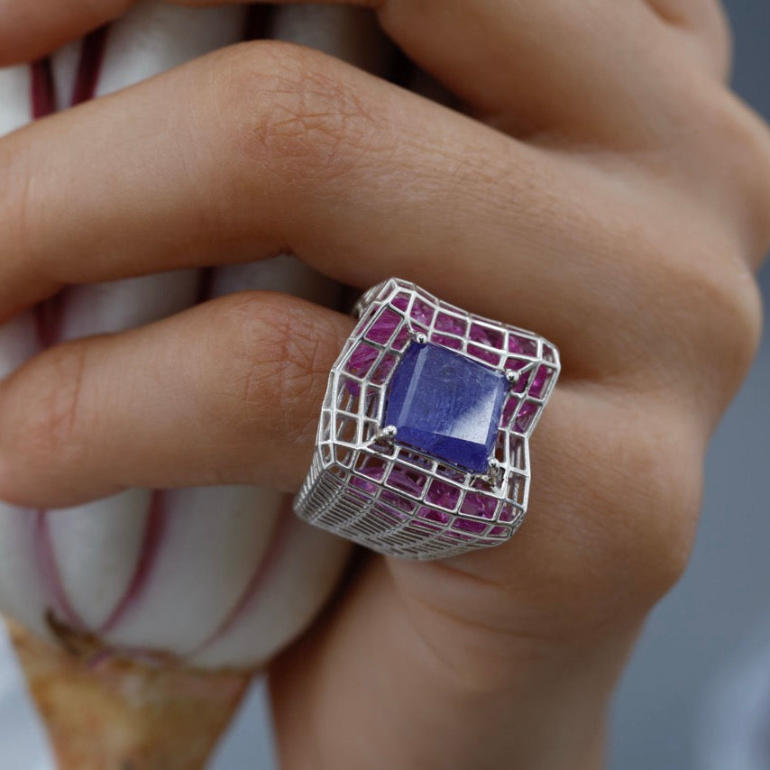 Cagey Distorted Ring