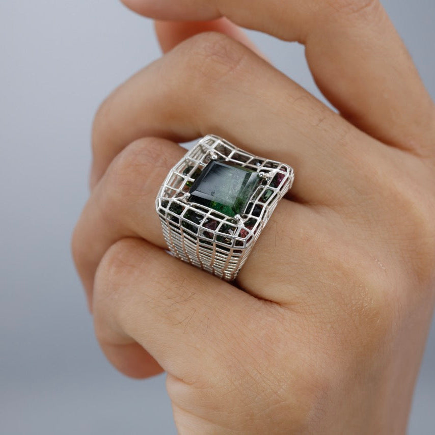 Cagey Distorted Ring